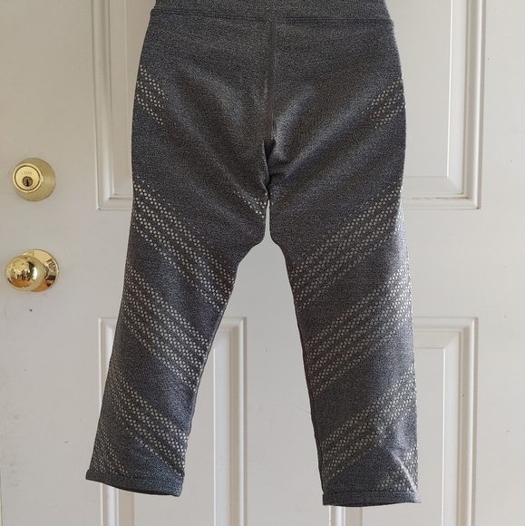 Capri Yoga pants - Picture 3 of 3